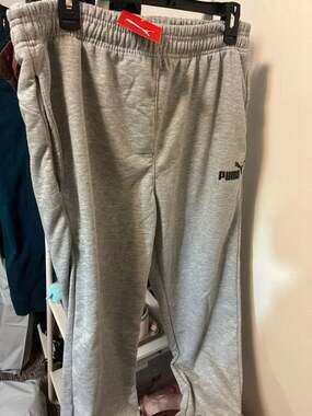 Men’s nwt Puma medium gray closed leg sweatpants